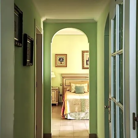 La Colina Отель 4*